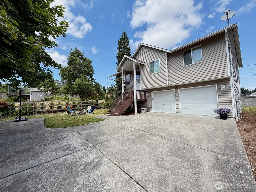 1709 Silver Lake Road Everett WA 98208