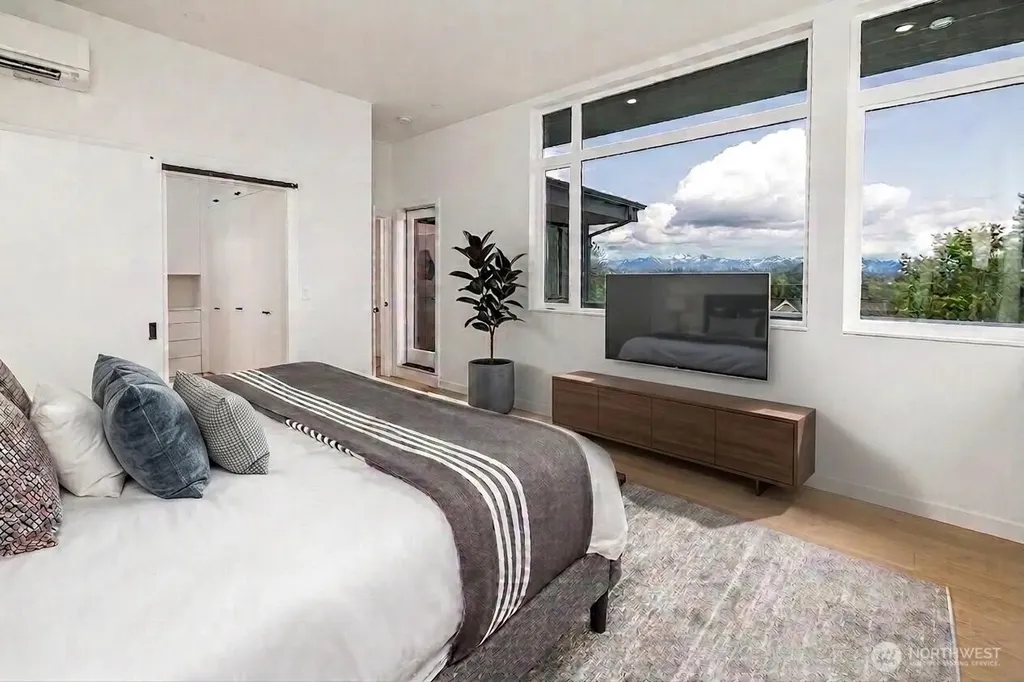 311 NE 59th Street Seattle WA 98105