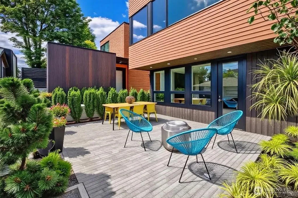 311 NE 59th Street Seattle WA 98105
