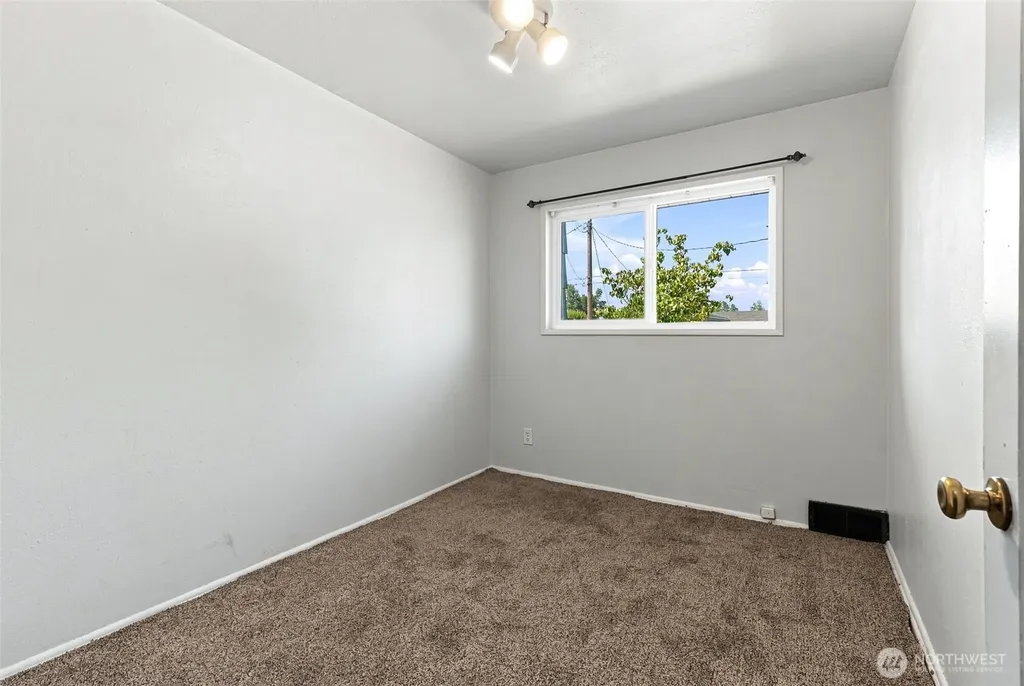 10303 B Street E Tacoma WA 98445