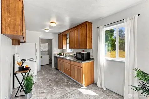 10303 B Street E Tacoma WA 98445