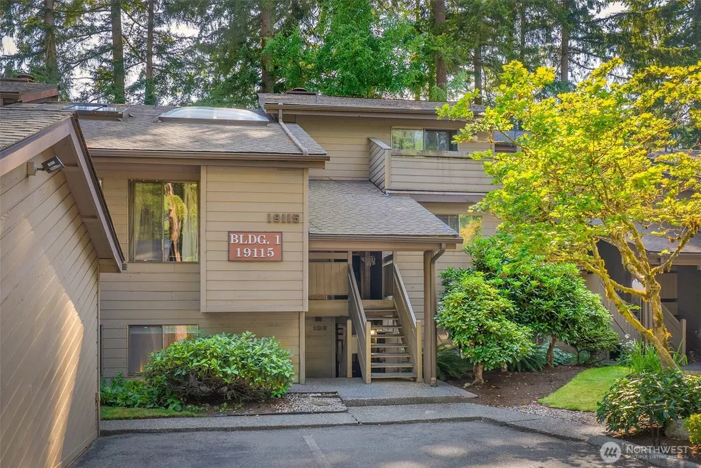 19115 Ballinger Way NW Lake Forest Park WA 98155