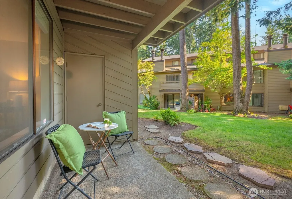 19115 Ballinger Way NW Lake Forest Park WA 98155