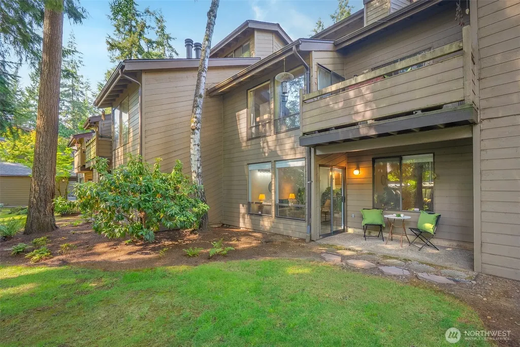 19115 Ballinger Way NW Lake Forest Park WA 98155