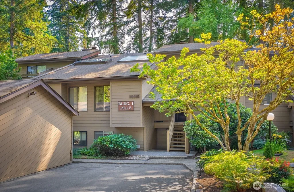 19115 Ballinger Way NW Lake Forest Park WA 98155