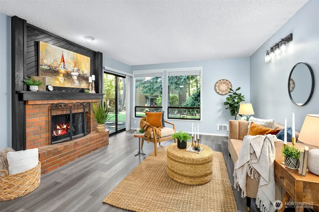 19115 Ballinger Way NW Lake Forest Park WA 98155