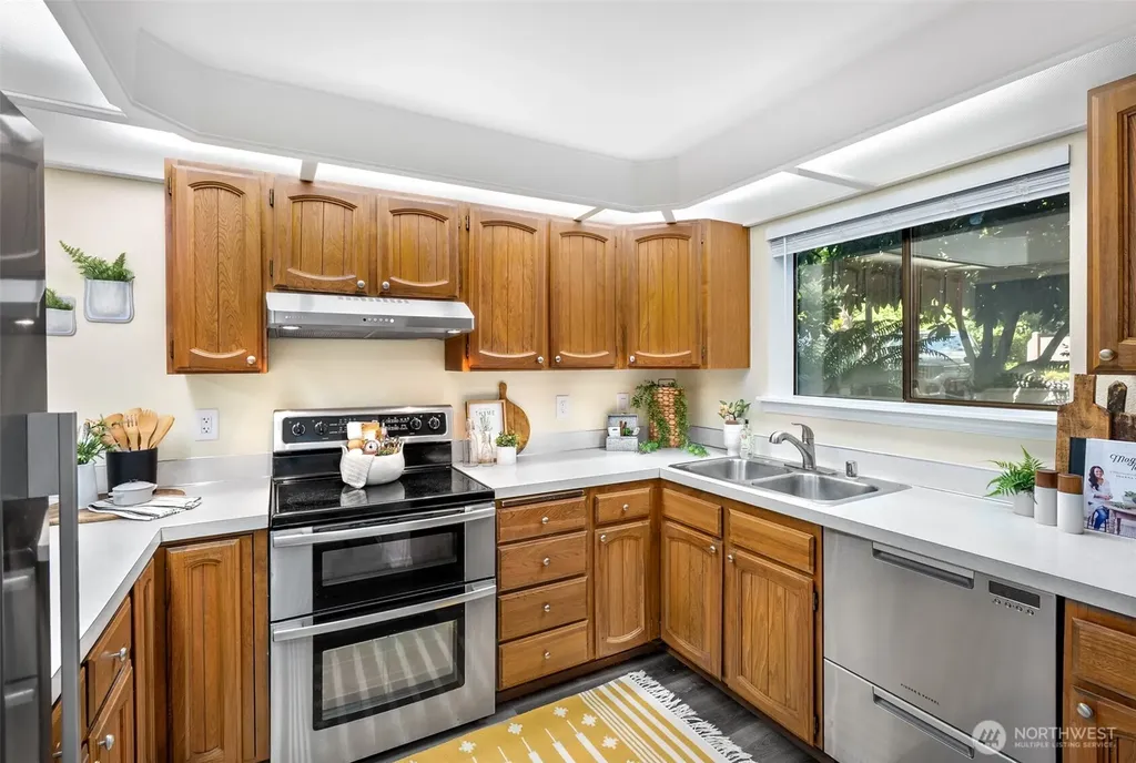 19115 Ballinger Way NW Lake Forest Park WA 98155