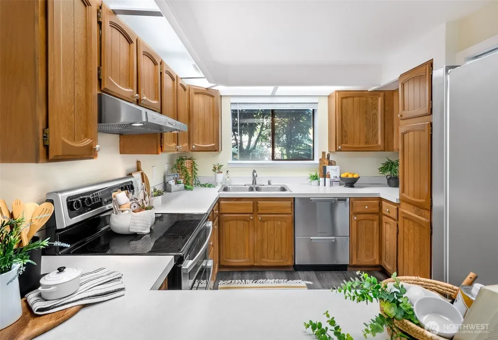 19115 Ballinger Way NW Lake Forest Park WA 98155