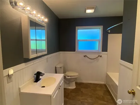 320 C Street South Bend WA 98586