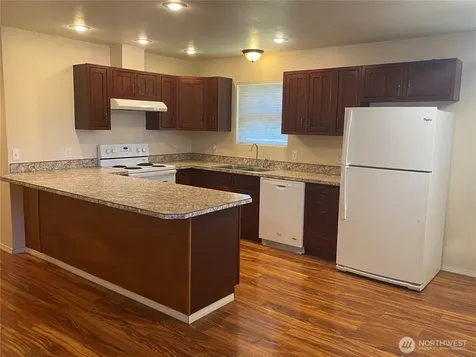 320 C Street South Bend WA 98586
