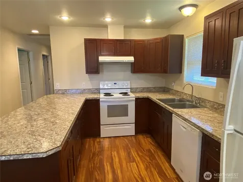320 C Street South Bend WA 98586