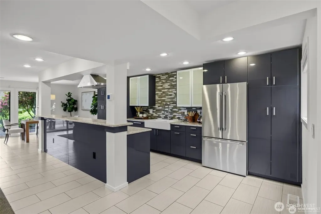 17498 NE 40th Place Redmond WA 98052