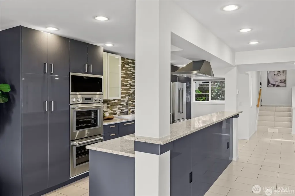 17498 NE 40th Place Redmond WA 98052