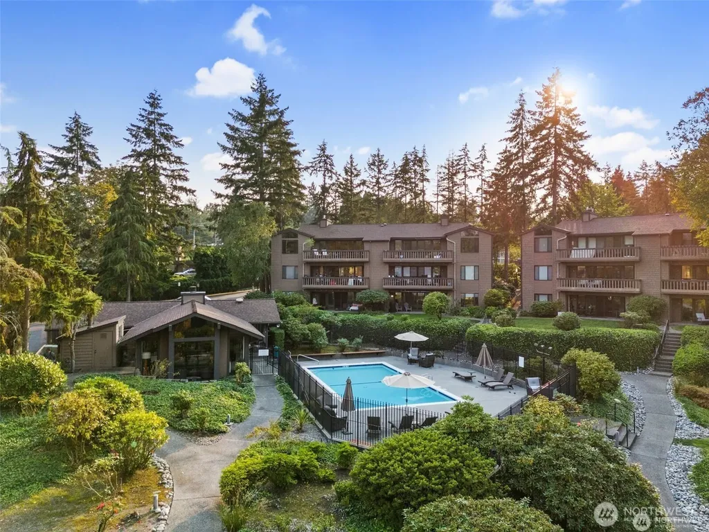 17498 NE 40th Place Redmond WA 98052