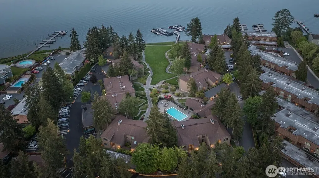 17498 NE 40th Place Redmond WA 98052