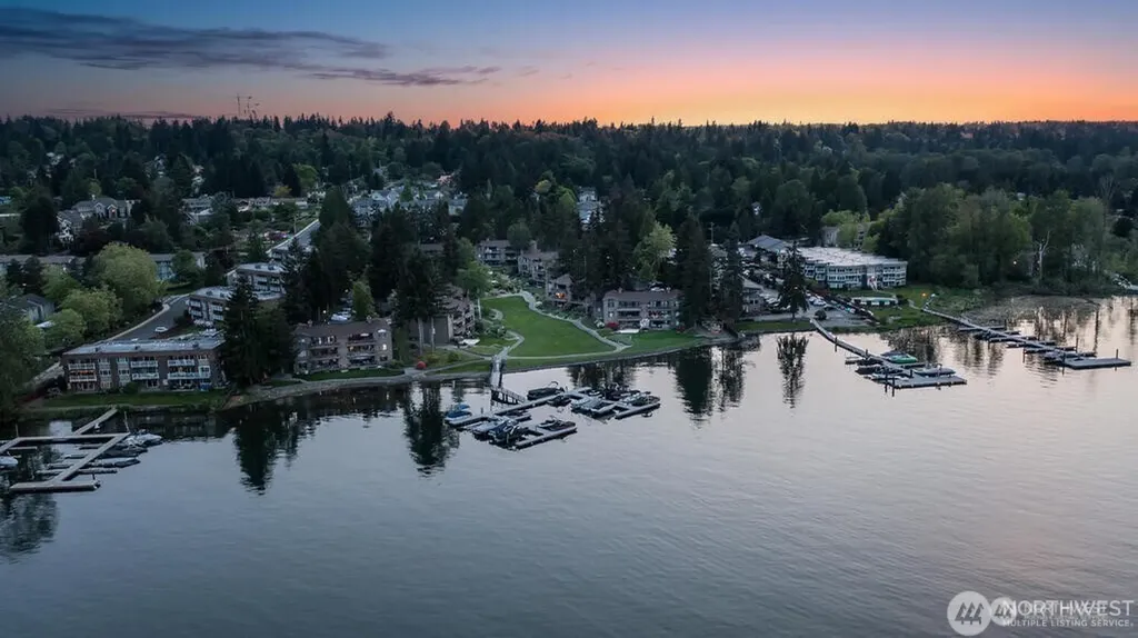 17498 NE 40th Place Redmond WA 98052
