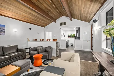 17498 NE 40th Place Redmond WA 98052