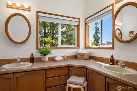 8815 18th Avenue SW Seattle WA 98106