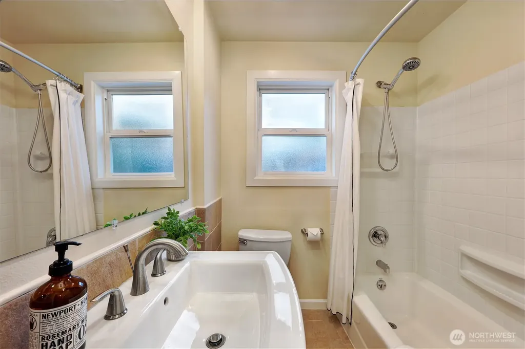 6340 40th Avenue SW Seattle WA 98136
