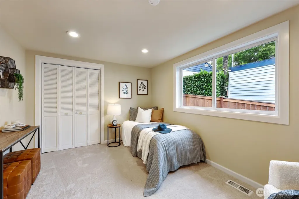 6340 40th Avenue SW Seattle WA 98136