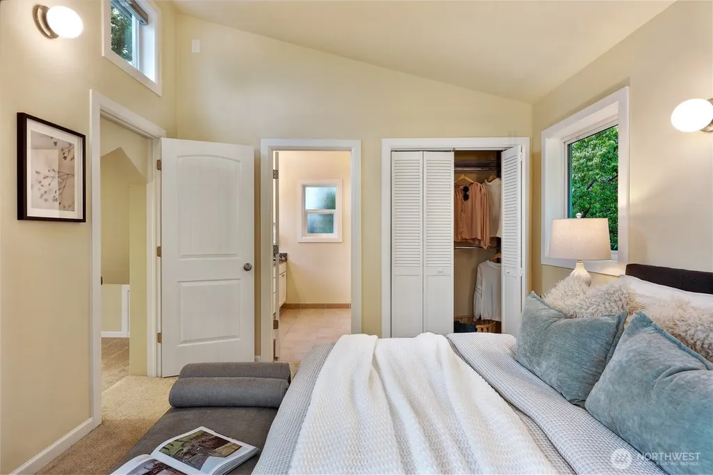6340 40th Avenue SW Seattle WA 98136