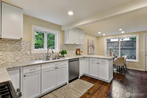 6340 40th Avenue SW Seattle WA 98136