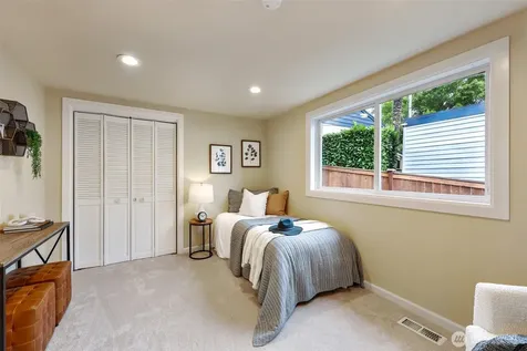 6340 40th Avenue SW Seattle WA 98136