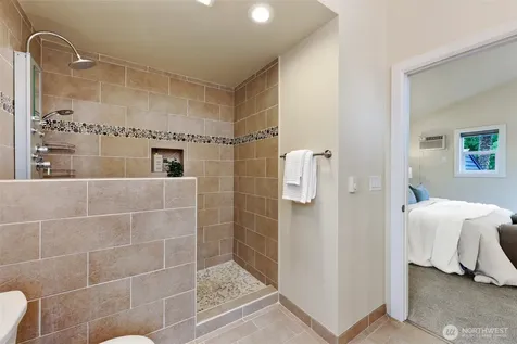 6340 40th Avenue SW Seattle WA 98136