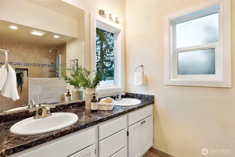 6340 40th Avenue SW Seattle WA 98136