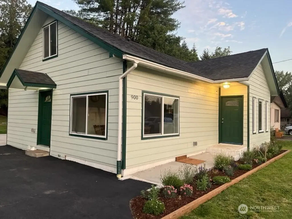 900 SE 1st Street Winlock WA 98596