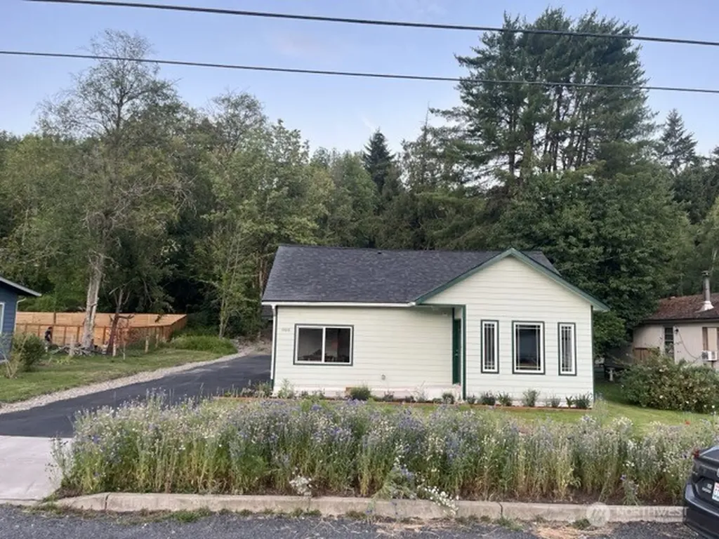 900 SE 1st Street Winlock WA 98596
