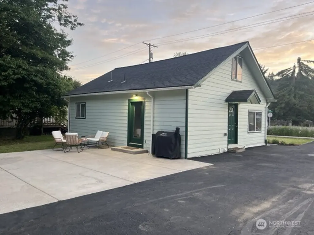 900 SE 1st Street Winlock WA 98596