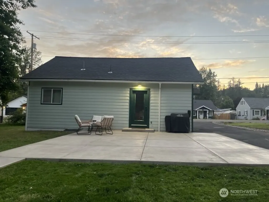 900 SE 1st Street Winlock WA 98596
