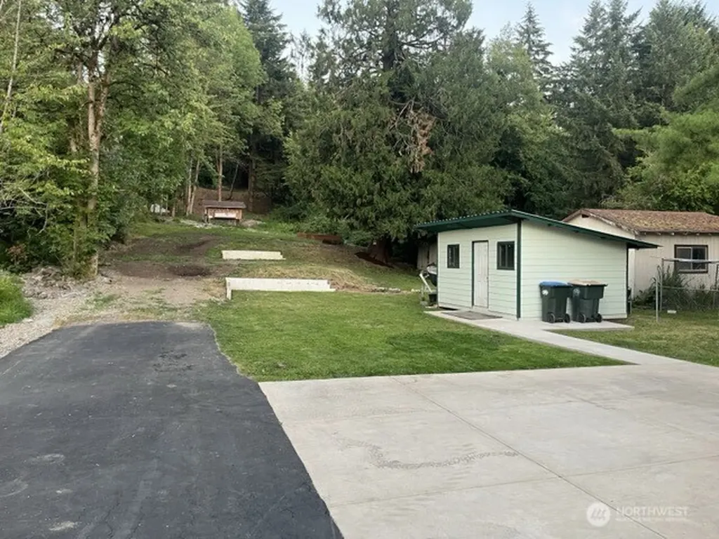 900 SE 1st Street Winlock WA 98596