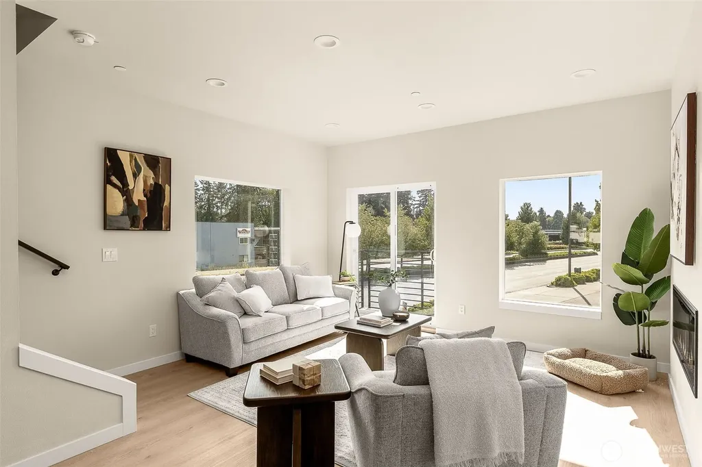 7622 NE Bothell Way Kenmore WA 98028