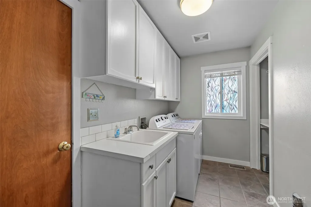 1936 Bridgeview Drive Lynden WA 98264
