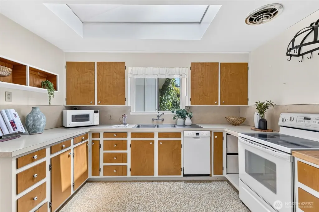 2504 NE 147th Street Shoreline WA 98155