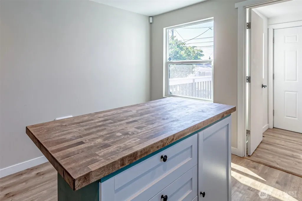 516 S 57th Street Tacoma WA 98408