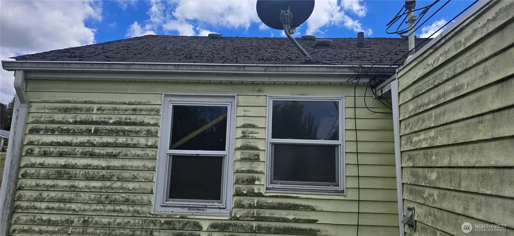 2009 E 35th Street Tacoma WA 98404