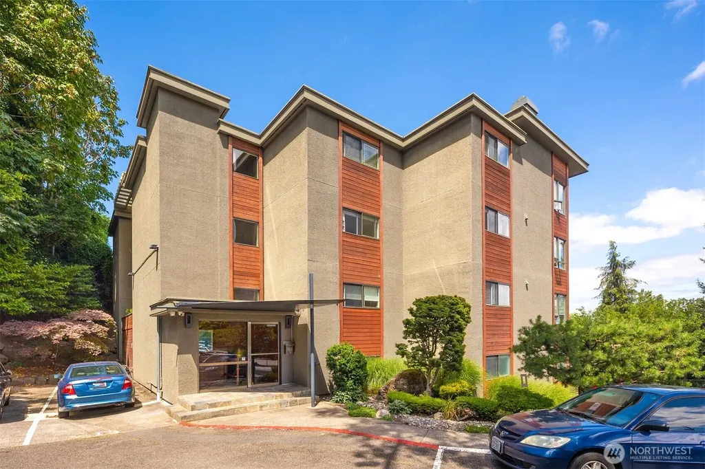 1717 5th Avenue N Seattle WA 98109