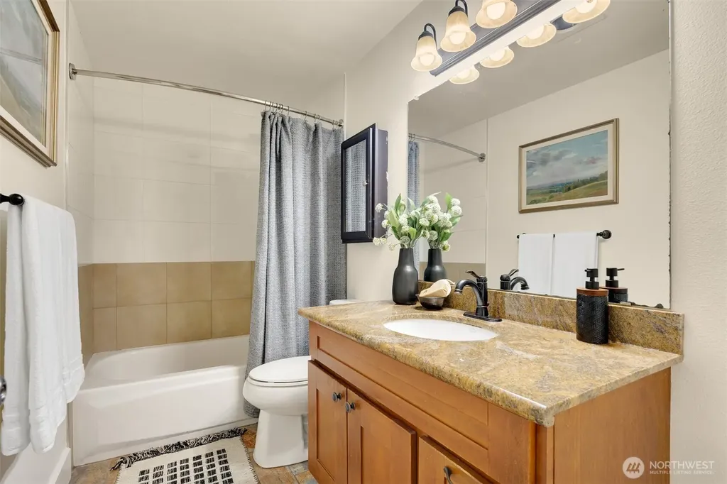 1717 5th Avenue N Seattle WA 98109