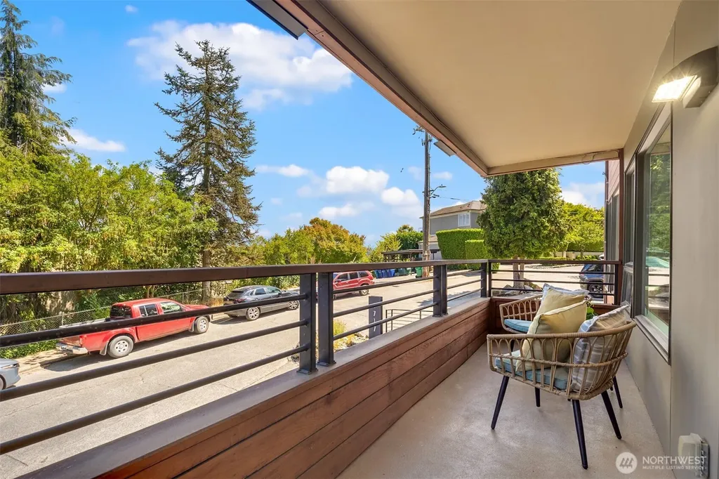 1717 5th Avenue N Seattle WA 98109