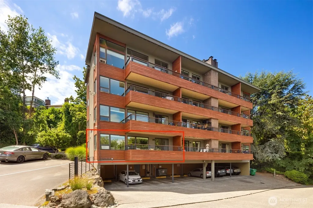 1717 5th Avenue N Seattle WA 98109