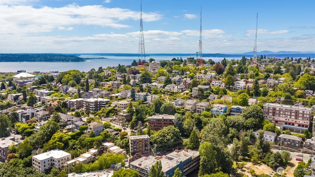 1717 5th Avenue N Seattle WA 98109