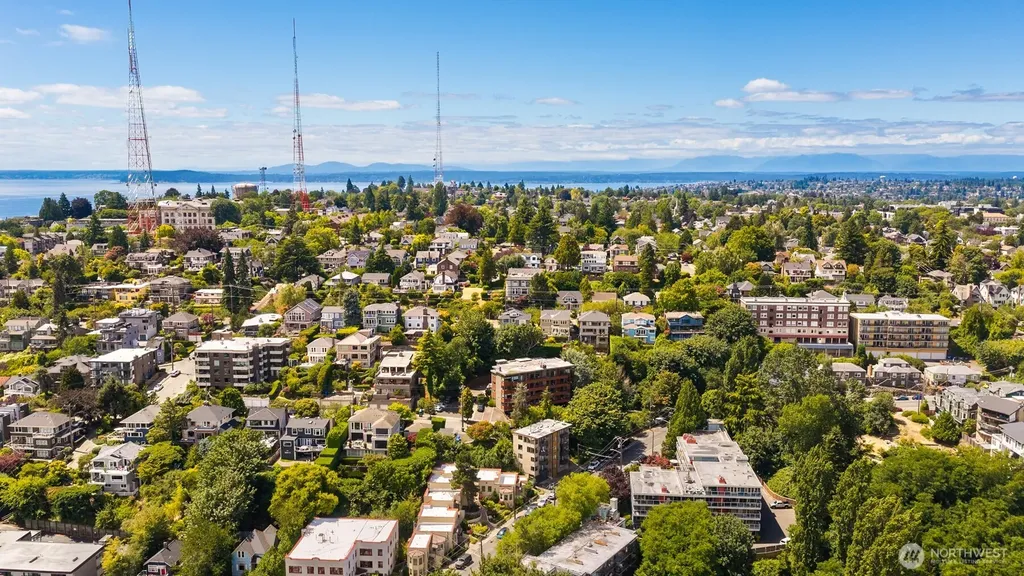 1717 5th Avenue N Seattle WA 98109