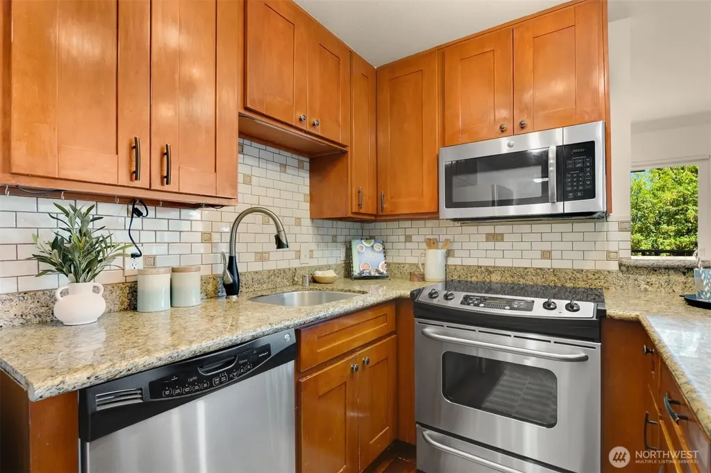 1717 5th Avenue N Seattle WA 98109