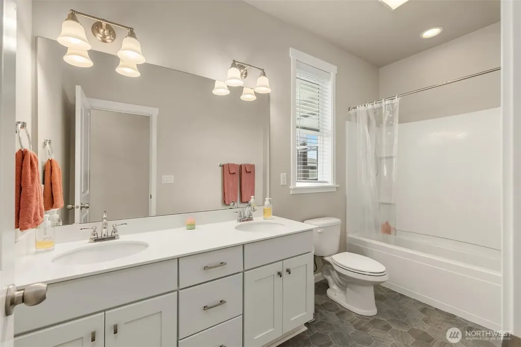 18821 Colwood Avenue NE Poulsbo WA 98370