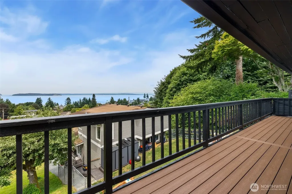 612 Park Avenue Mukilteo WA 98275