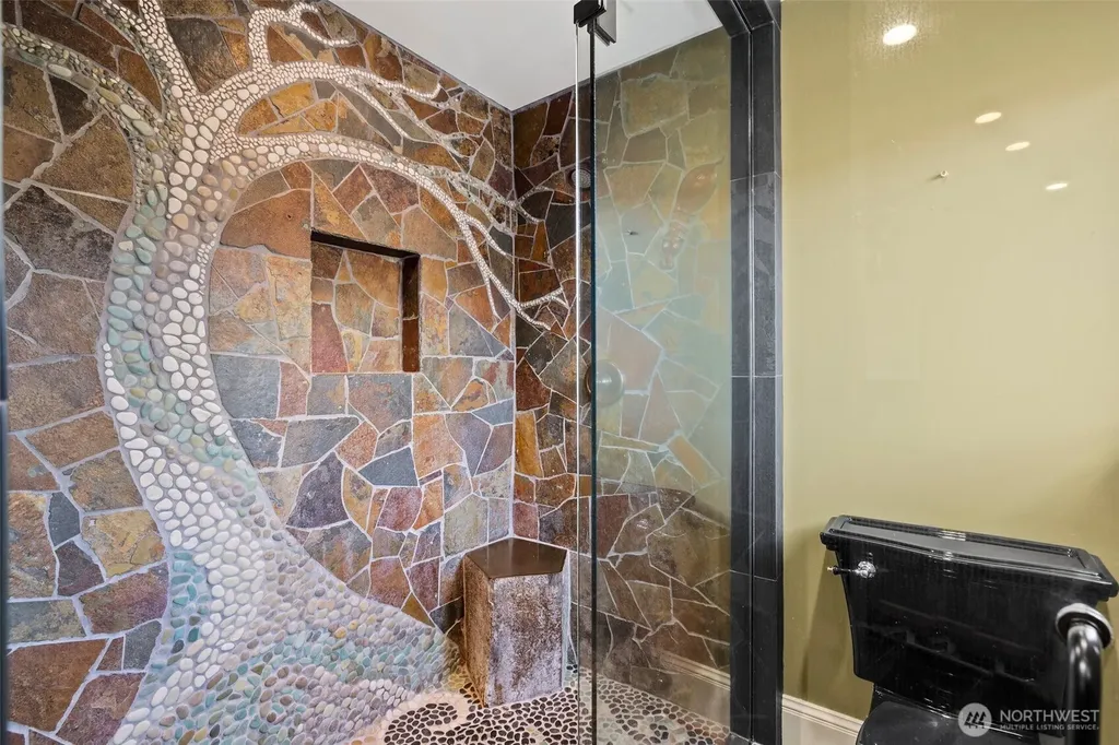 604 W Kinnear Place Seattle WA 98119