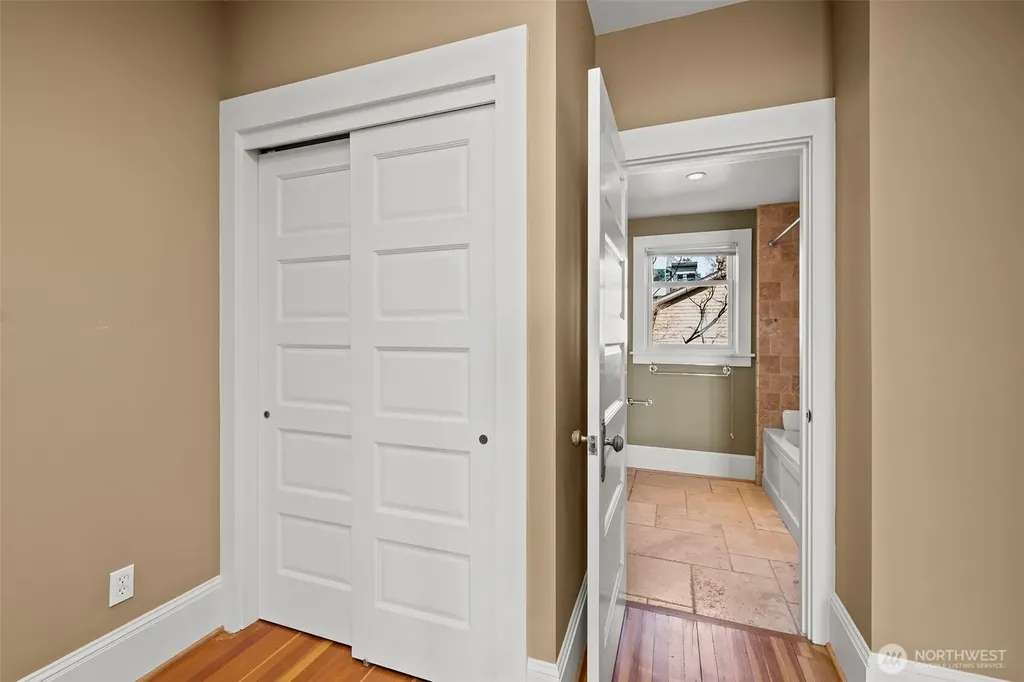 604 W Kinnear Place Seattle WA 98119